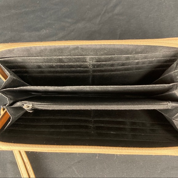 Joes jeans faux leather zip around wristlet - Picture 10 of 10